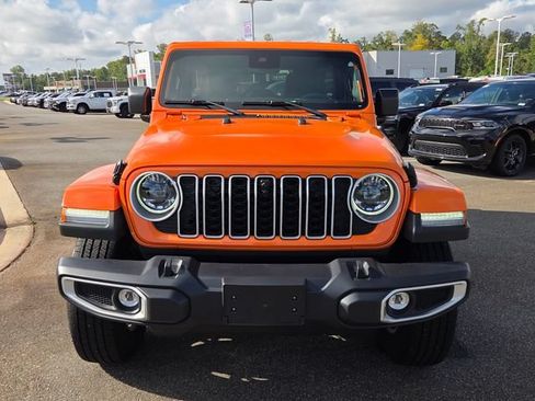 Used 2025 Jeep Wrangler Unlimited Sahara AWD/4WD image 2