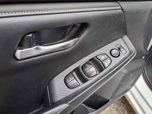 Used 2024 Nissan Sentra SV FWD image 17