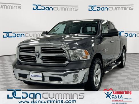 Used 2016 RAM 1500 Classic SLT w/ SLT Plus D￩cor Group image 1