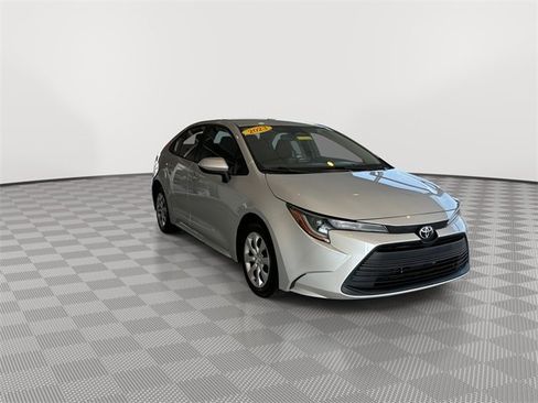 Used 2023 Toyota Corolla LE image 2