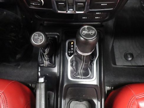 Used 2019 Jeep Wrangler Unlimited Sahara w/ Quick Order Package 24M Moab AWD/4WD image 40