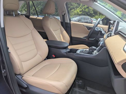 Used 2025 Toyota RAV4 XLE Premium AWD/4WD image 32
