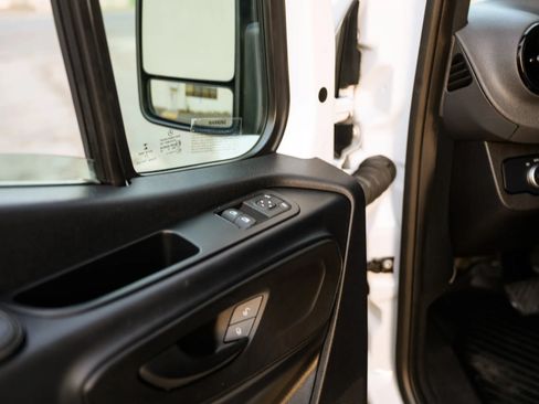 Used 2021 Mercedes-Benz Sprinter 3500 image 48