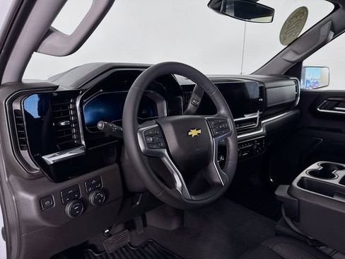 Used 2023 Chevrolet Silverado 1500 LT AWD/4WD image 9