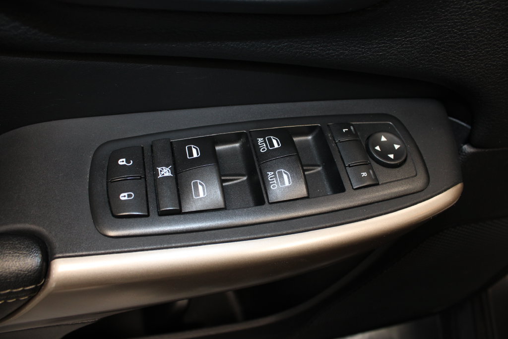 Used 2017 Jeep Cherokee Limited FWD image 16
