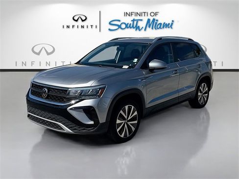 Used 2022 Volkswagen Taos SE image 3