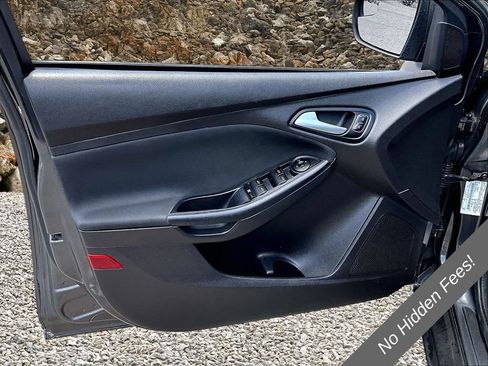 Used 2016 Ford Focus SE FWD image 21