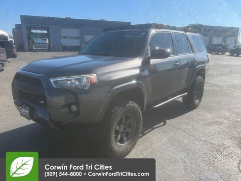 Used 2014 Toyota 4Runner SR5 image 1