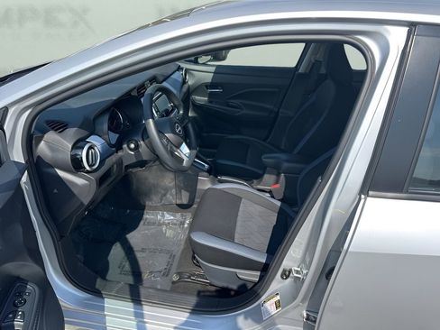 Used 2025 Nissan Versa SV FWD image 9