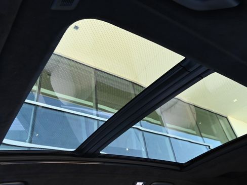 Certified 2025 BMW X7 xDrive40i w/ Executive Package image 28