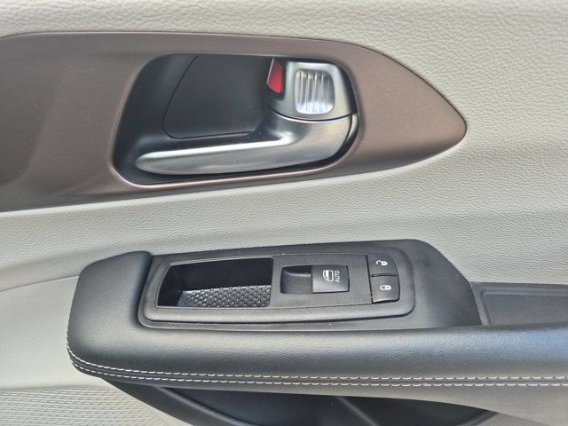 Used 2023 Chrysler Voyager LX FWD image 34