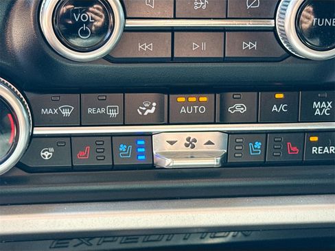 Used 2024 Ford Expedition XLT image 20