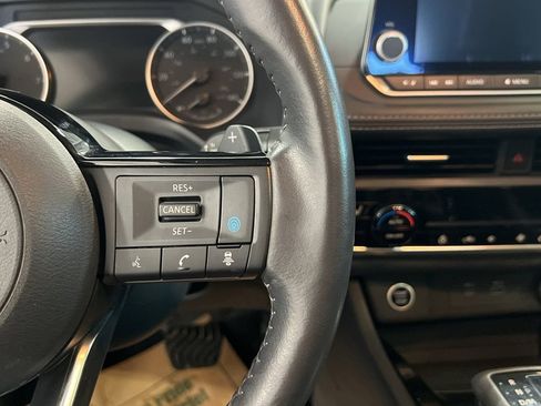 Used 2023 Nissan Rogue SV w/ SV Premium B Package image 32