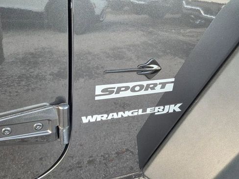 Used 2018 Jeep Wrangler Sport AWD/4WD image 6