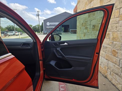 Used 2019 Volkswagen Tiguan SE FWD image 8
