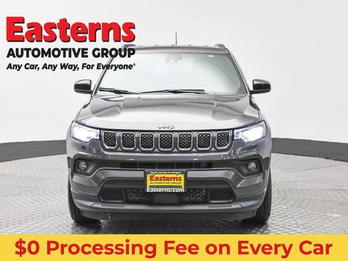 Used 2024 Jeep Compass Latitude AWD/4WD image 2