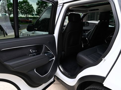 Used 2025 Land Rover Range Rover SE AWD/4WD image 32