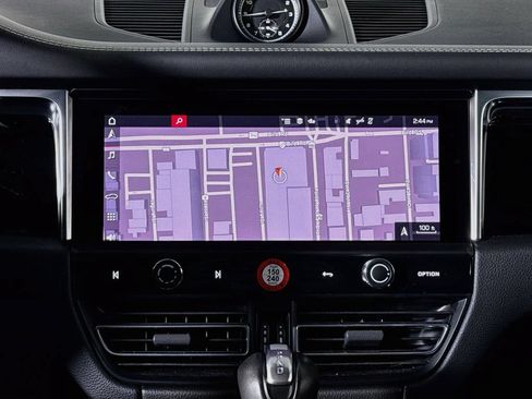 Certified 2024 Porsche Macan AWD/4WD image 15