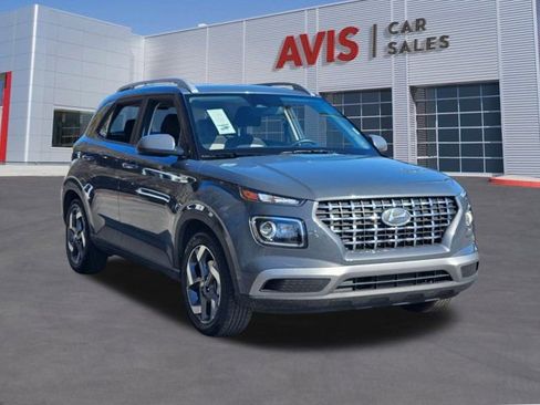 Used 2025 Hyundai Venue SEL image 3