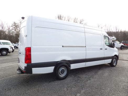 Used 2023 Mercedes-Benz Sprinter 2500 image 8