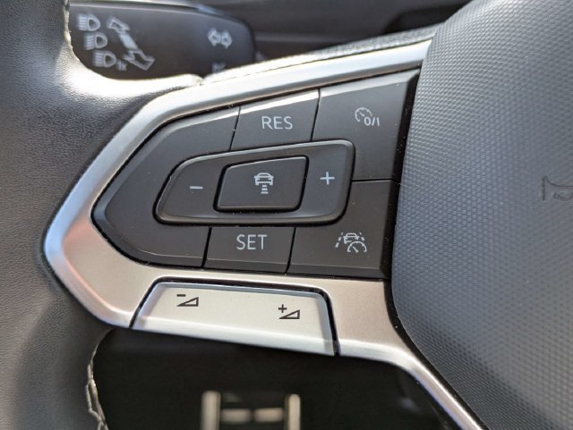 Used 2023 Volkswagen Tiguan SE R-Line FWD image 25