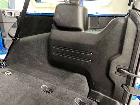 Used 2025 Jeep Wrangler Unlimited Sahara AWD/4WD image 36