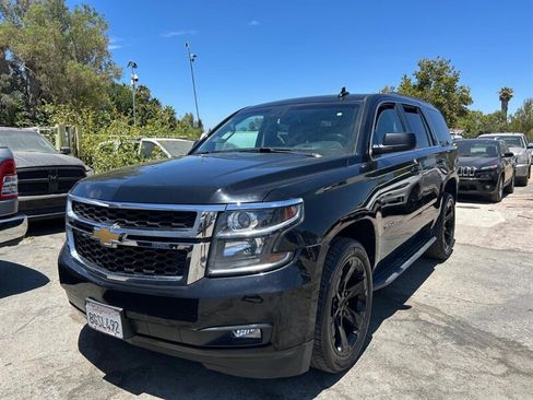 Used 2018 Chevrolet Tahoe LT w/ Luxury Package RWD image 12