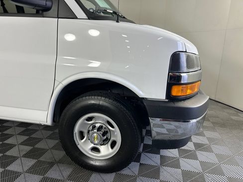 Used 2025 Chevrolet Express 2500 LT w/ LT Preferred Equipment Group RWD image 4