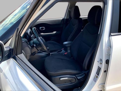 Used 2017 Kia Soul FWD image 7