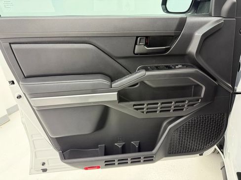 Used 2025 Toyota Tacoma SR5 image 28