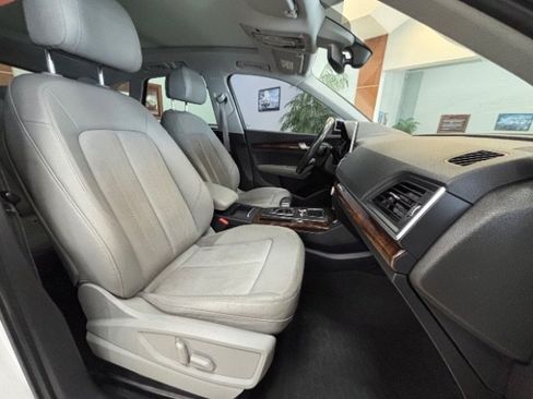 Used 2018 Audi Q5 2.0T Premium Plus w/ Premium Plus Package AWD/4WD image 11
