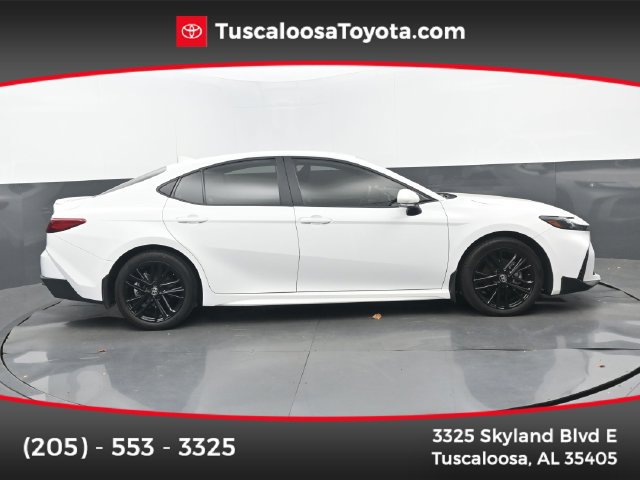 Used 2025 Toyota Camry SE FWD image 1