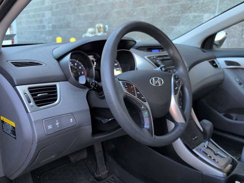 Used 2013 Hyundai Elantra GLS w/ Preferred Pkg image 10