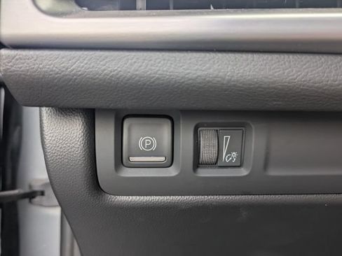 Used 2025 Cadillac XT4 Premium Luxury FWD image 29
