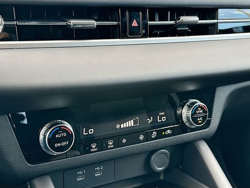 New 2026 Mitsubishi Outlander ES image 11