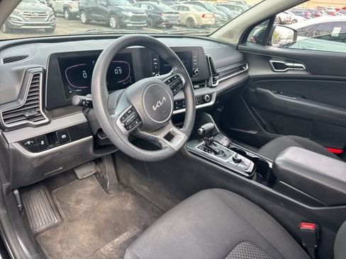 Used 2023 Kia Sportage LX image 11