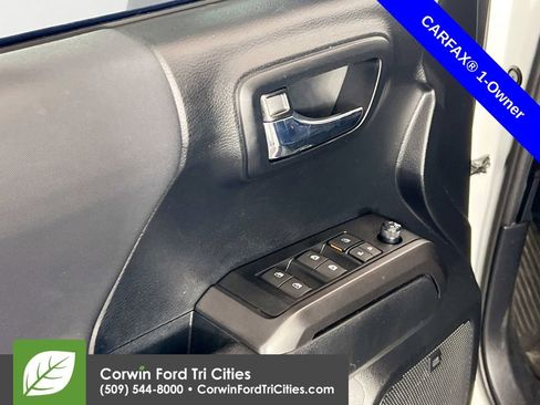 Used 2022 Toyota Tacoma TRD Off-Road w/ TRD Premium Off Road Package image 12