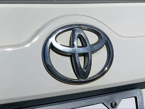 Used 2014 Toyota Camry SE image 9