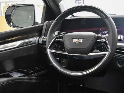 Used 2025 Cadillac Escalade ESV Sport Platinum w/ LPO, Floor Liner Package AWD/4WD image 24