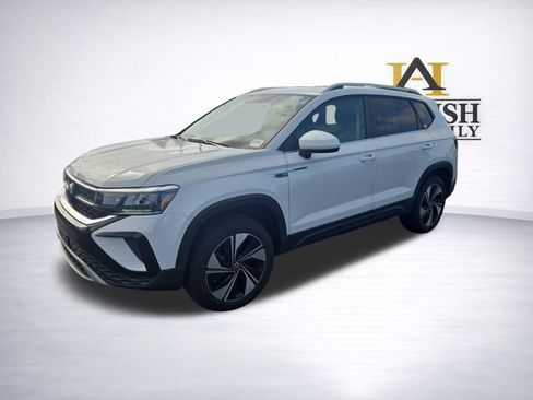 Used 2023 Volkswagen Taos SE AWD/4WD image 3