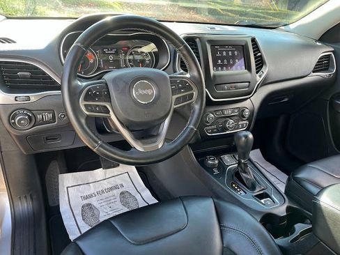 Used 2019 Jeep Cherokee Latitude Plus w/ Comfort/Convenience Group image 10