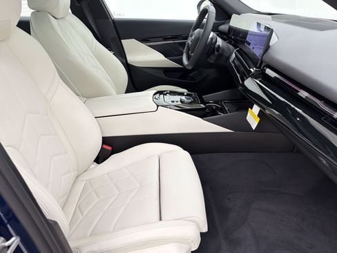 New 2026 BMW 530i RWD image 25