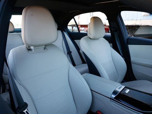 Used 2024 Mercedes-Benz C 300 Sedan image 21