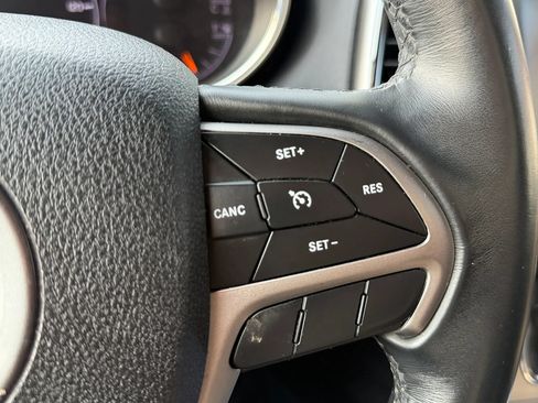 Used 2018 Jeep Grand Cherokee Laredo AWD/4WD image 30