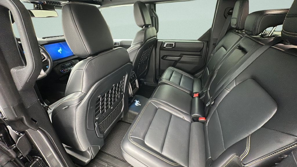 Used 2025 Ford Bronco Badlands AWD/4WD image 9