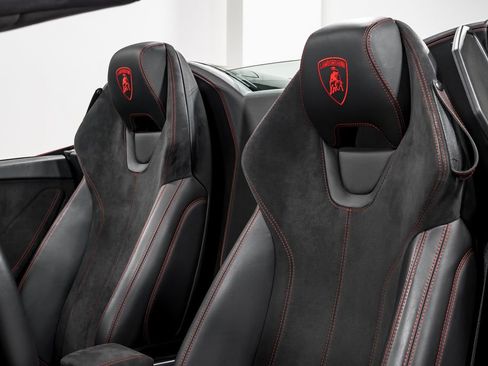 Used 2019 Lamborghini Huracan LP 580-2 image 19