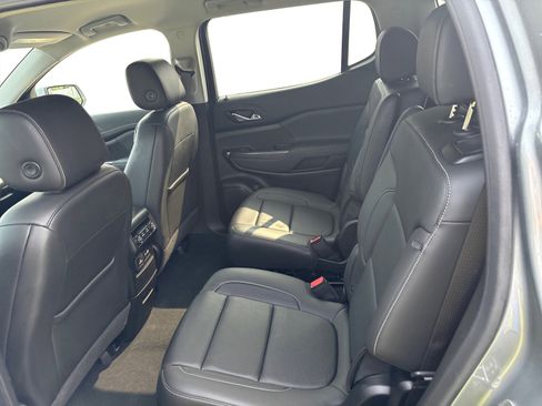 Used 2023 GMC Acadia SLT image 10
