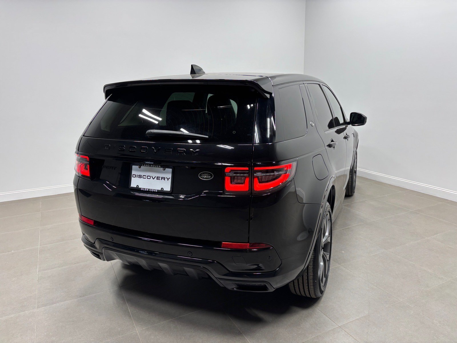 Used 2023 Land Rover Discovery Sport SE R-Dynamic AWD/4WD image 7