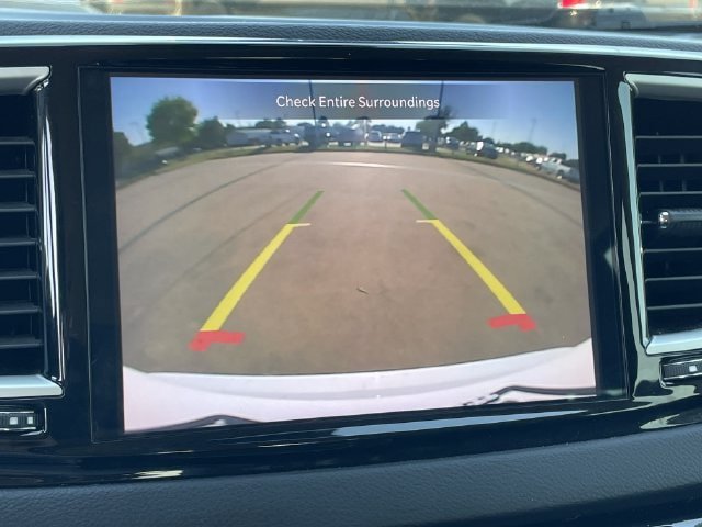 Used 2024 Chrysler Pacifica Touring-L FWD image 17