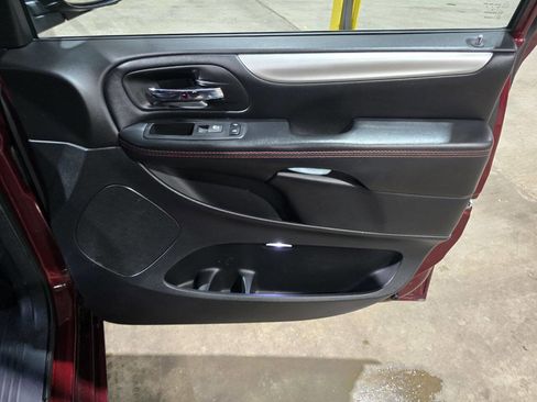 Used 2019 Dodge Grand Caravan GT image 30